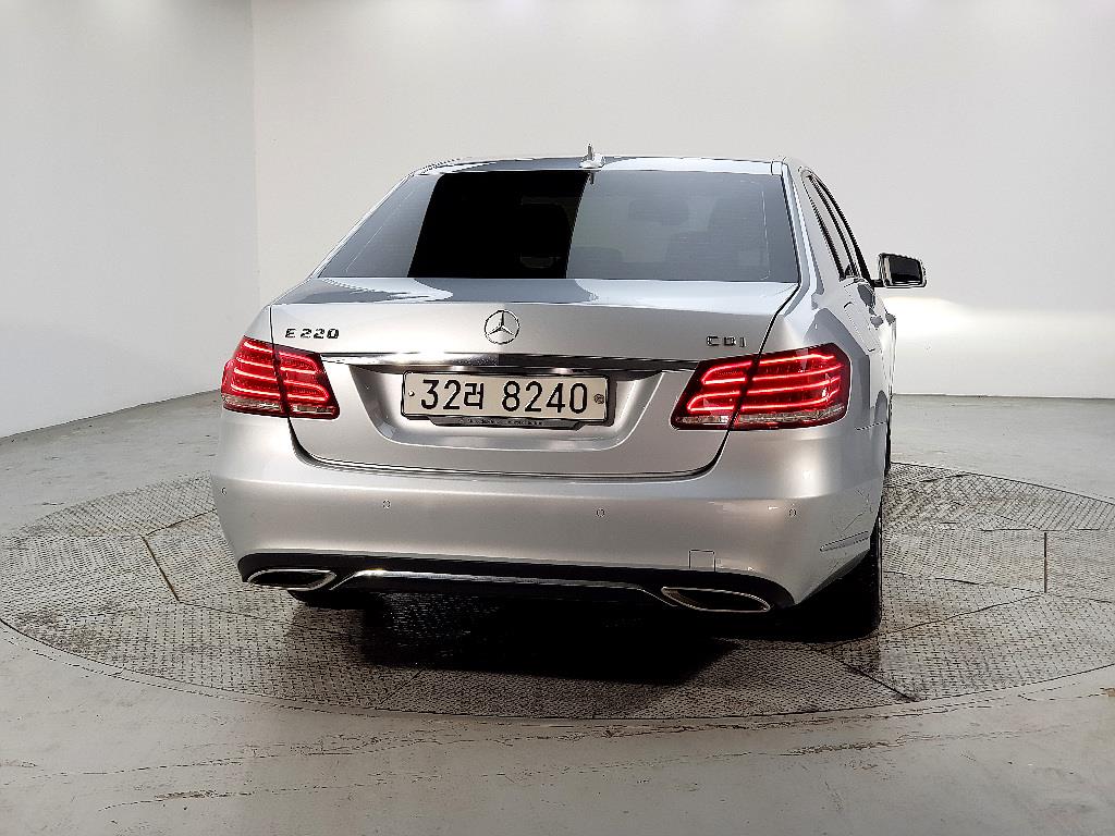 Mercedes Benz E class - Vista 3