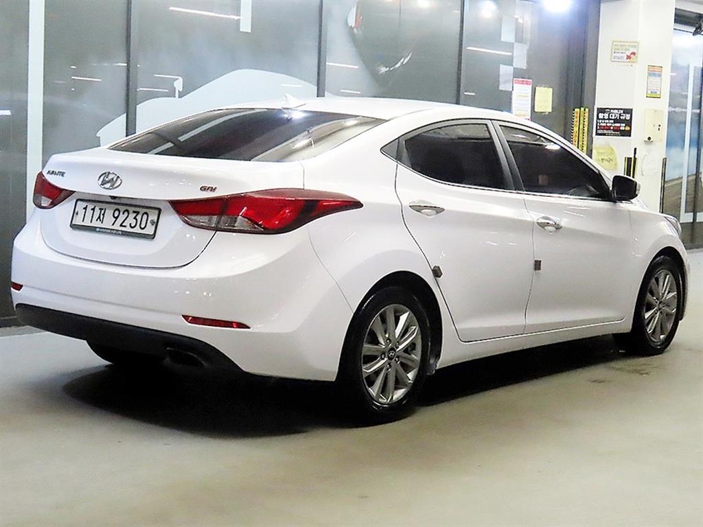 HYUNDAI Avante - Vista 4
