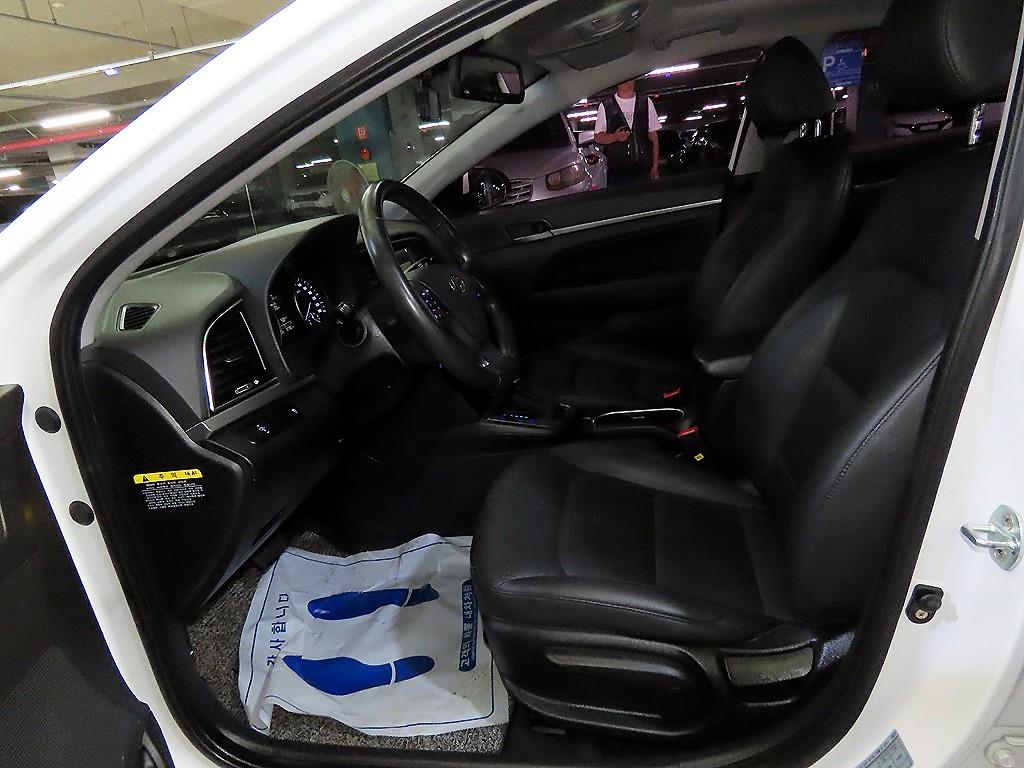 HYUNDAI Avante - Vista 6