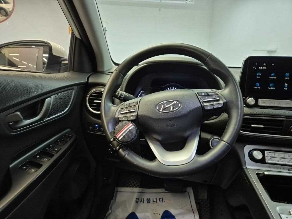 HYUNDAI Kona - Vista 9