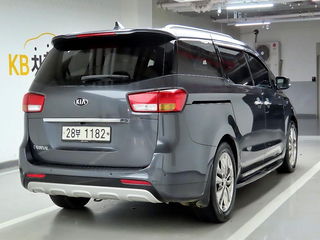 KIA Carnival - Vista 4
