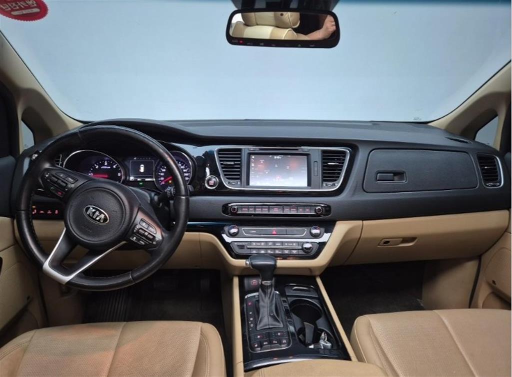 KIA Carnival - Vista 7