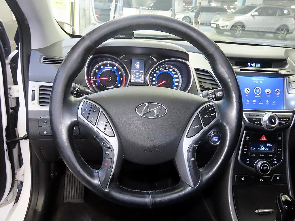 HYUNDAI Avante - Vista 8
