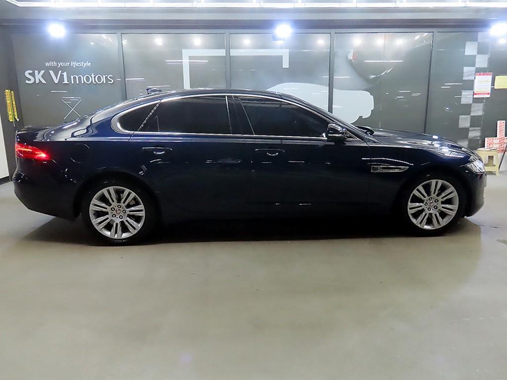 Jaguar XF - Vista 3