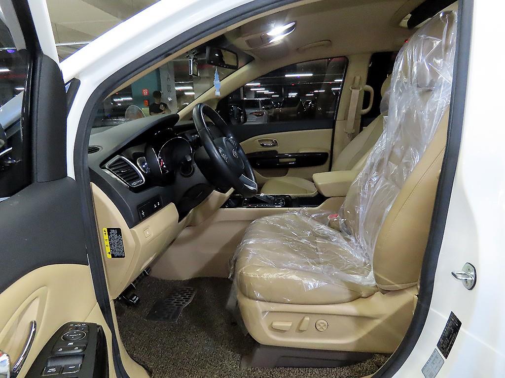 KIA Carnival - Vista 6
