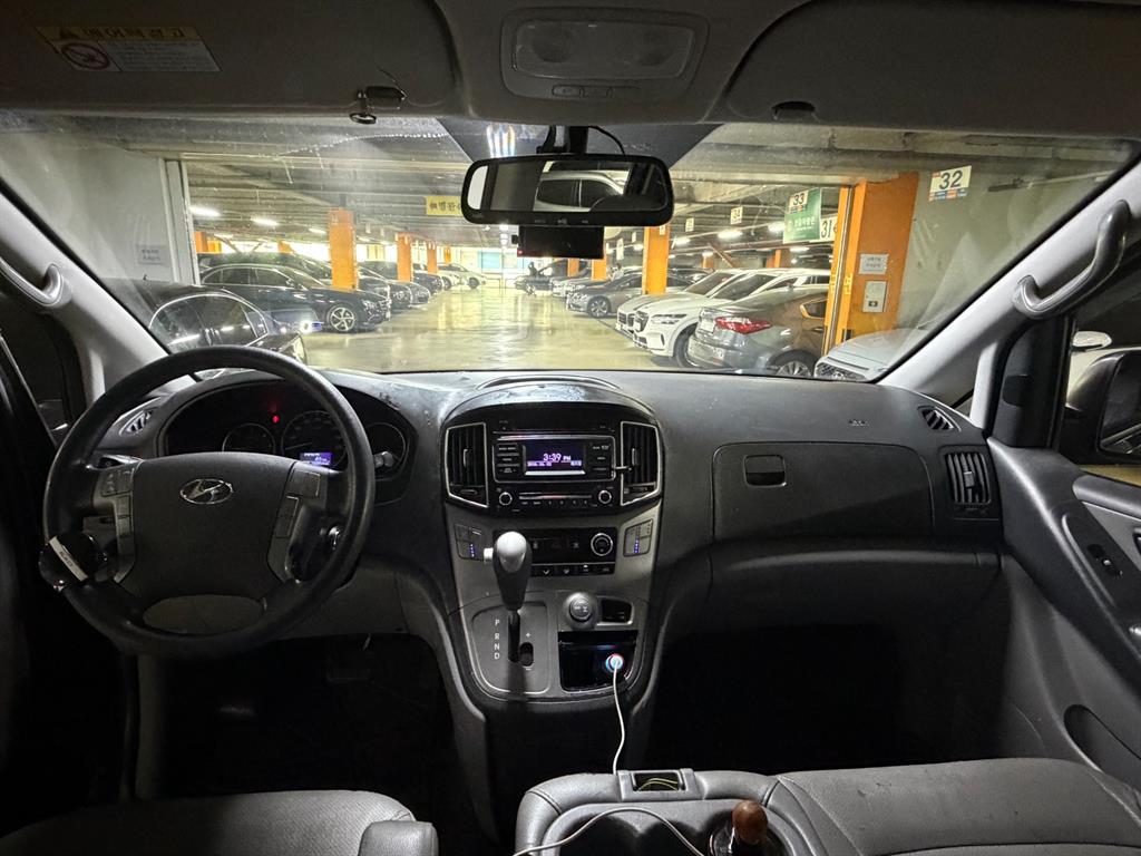 HYUNDAI Starex - Vista 8