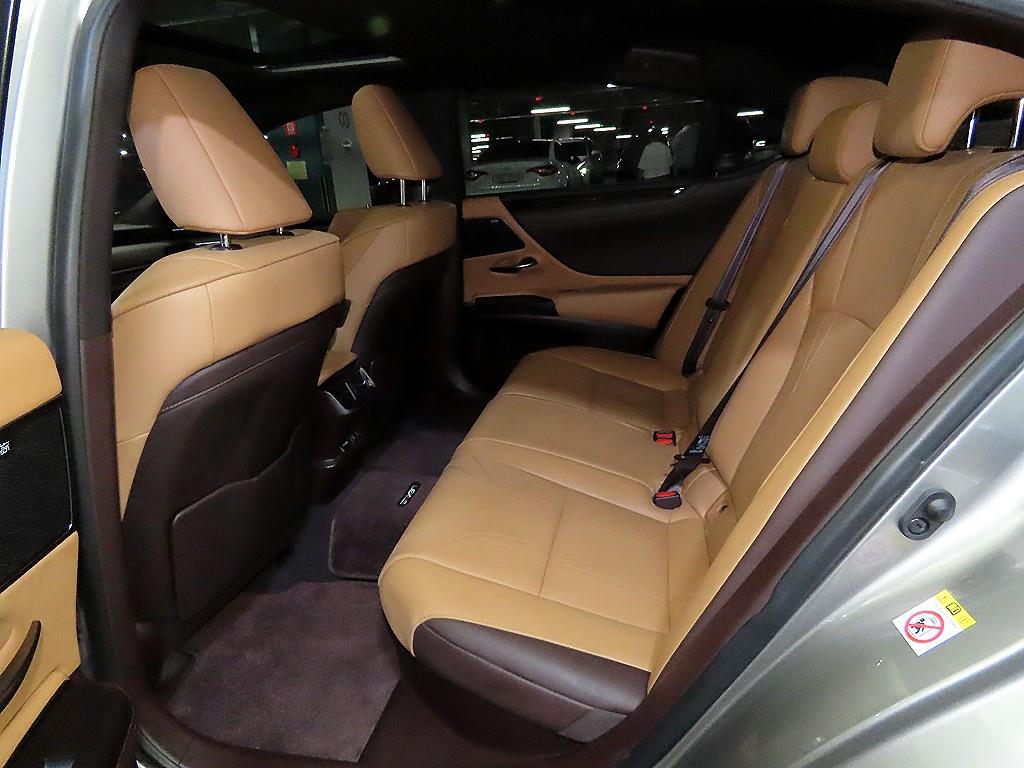 Lexus ES - Vista 7