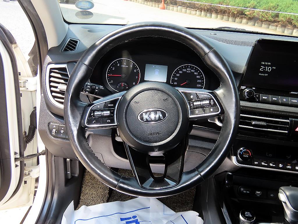 KIA Seltos - Vista 8