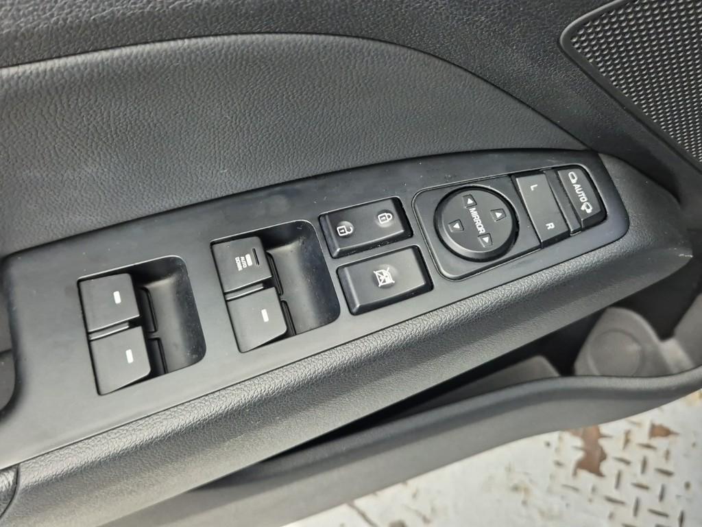 HYUNDAI Avante - Vista 9