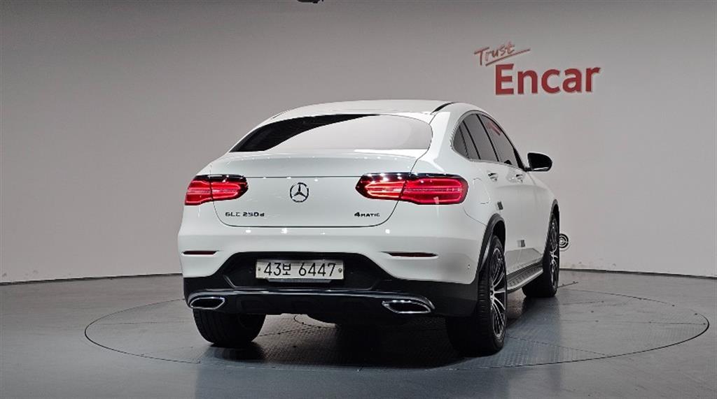 Mercedes Benz GLC Class - Vista 4