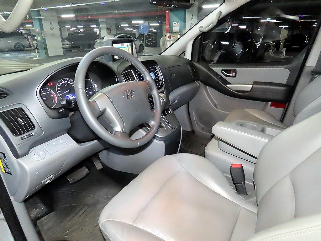 HYUNDAI Starex - Vista 10