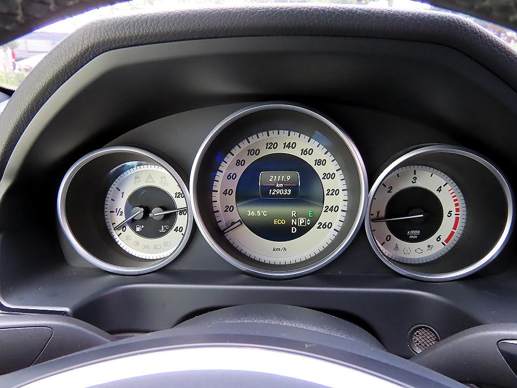 Mercedes Benz E class - Vista 9