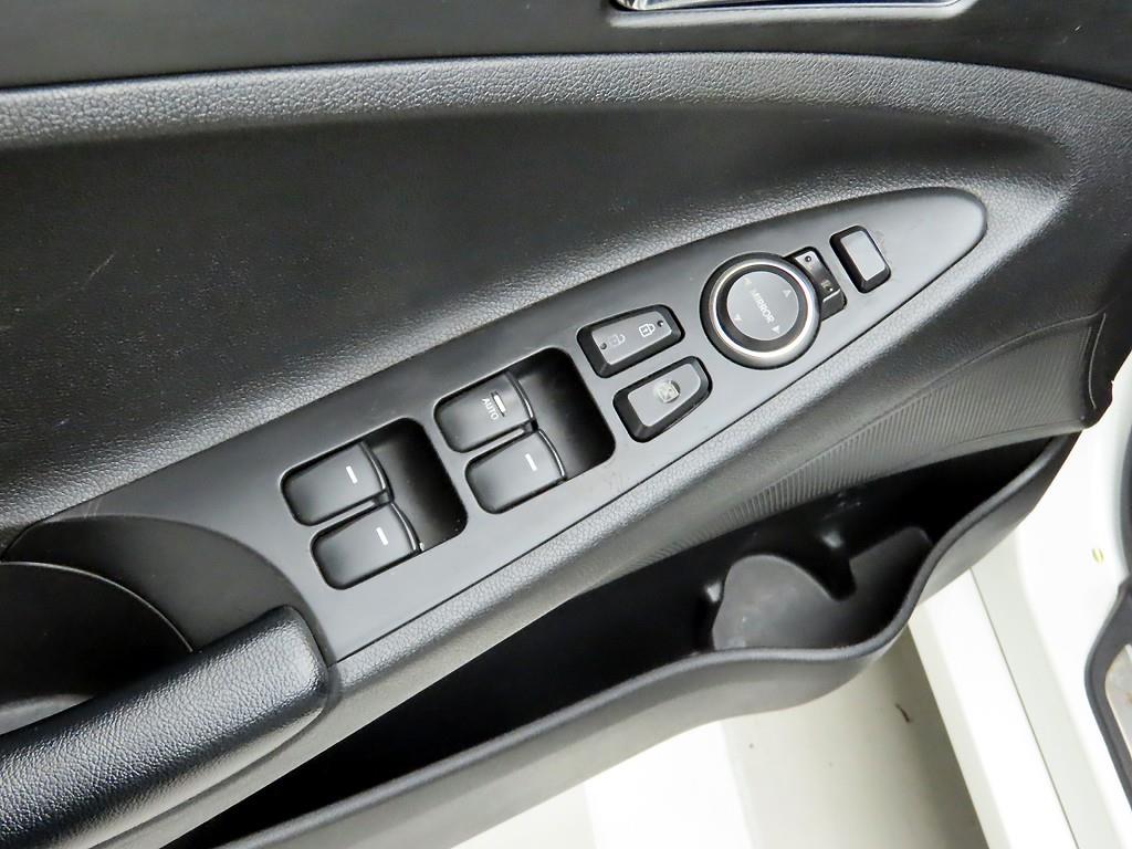 HYUNDAI Sonata - Vista 11
