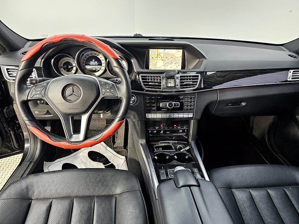 Mercedes Benz E class - Vista 5