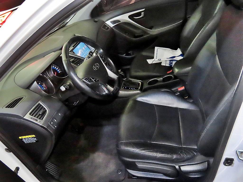 HYUNDAI Avante - Vista 6