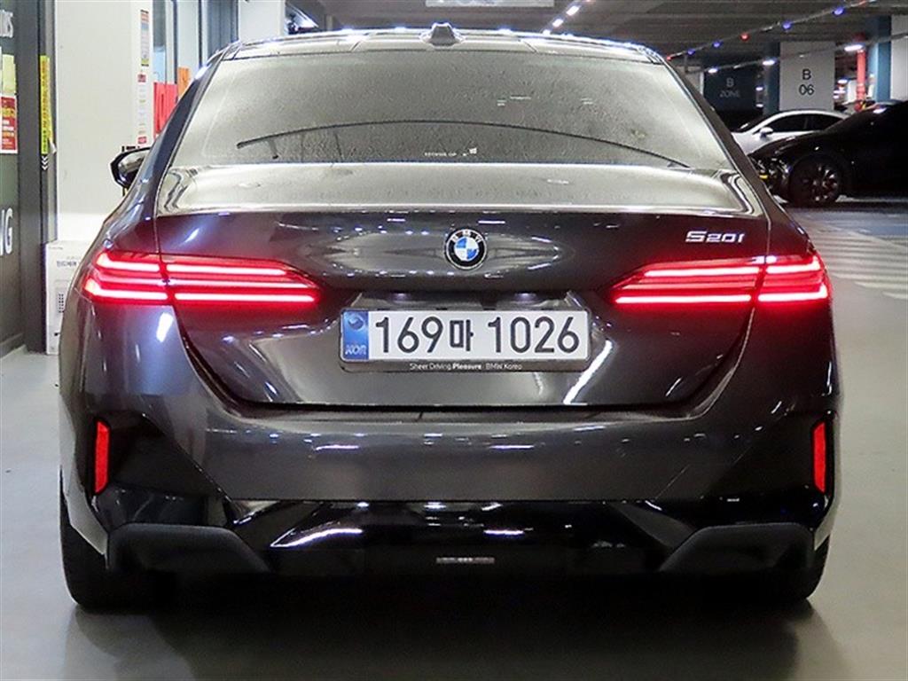 BMW 5 Series - Vista 5