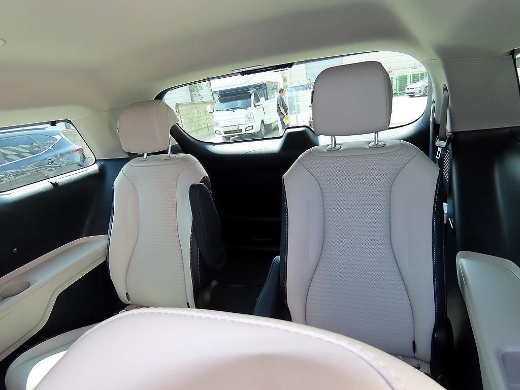 KIA Carnival - Vista 7
