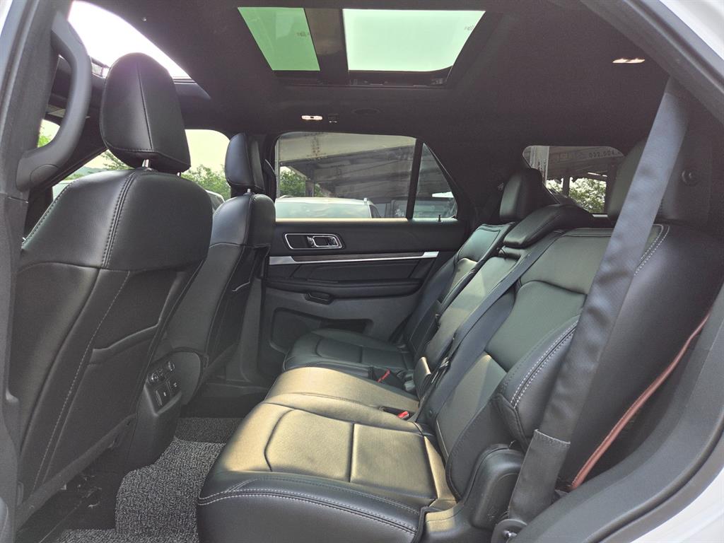 Ford Explorer - Vista 8