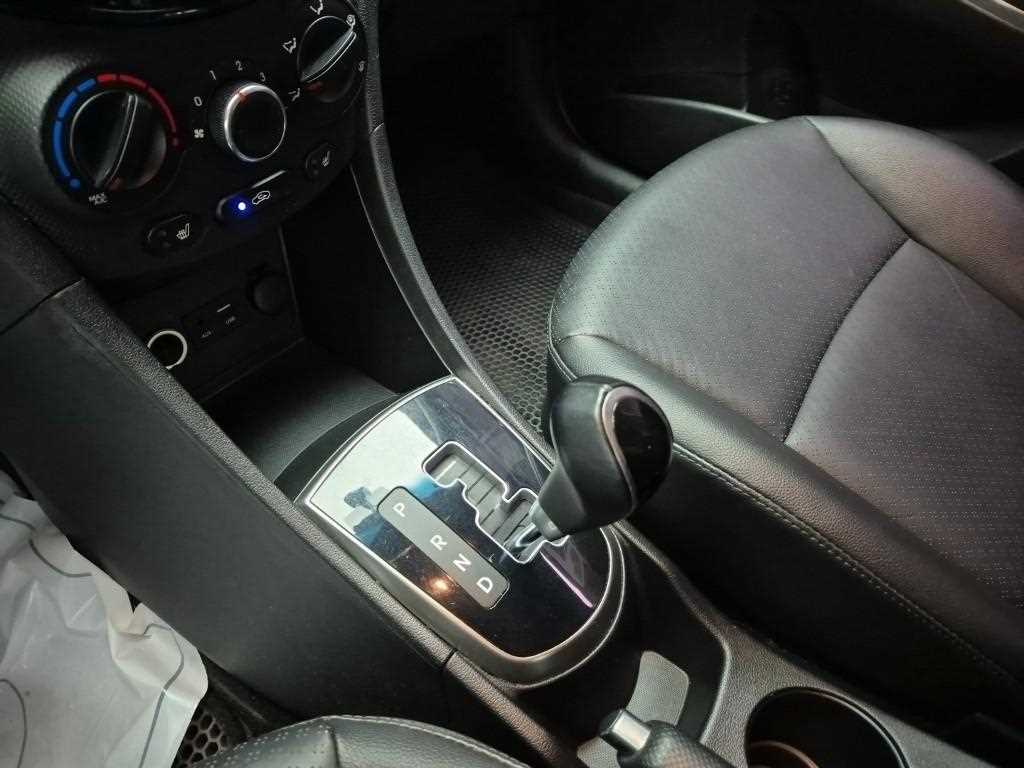 HYUNDAI Accent - Vista 8