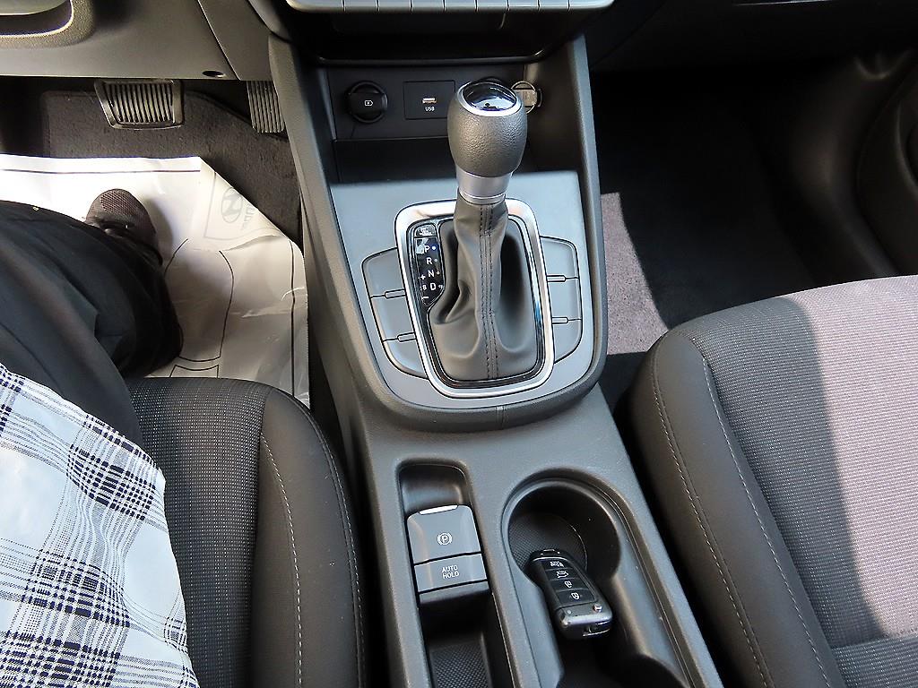HYUNDAI Kona - Vista 10