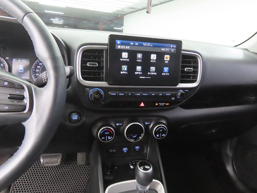 HYUNDAI Venue - Vista 10