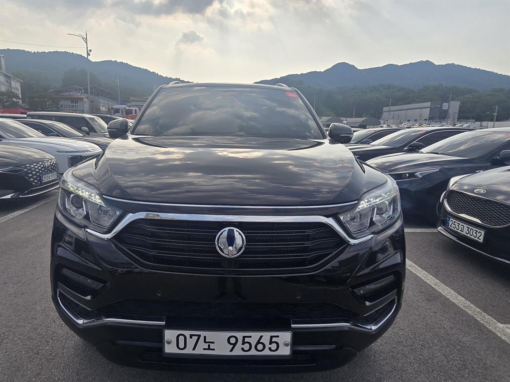 Ssangyong Rexton 2018 Negro - Importación desde Corea - HF Imports Iquique - Foto 1