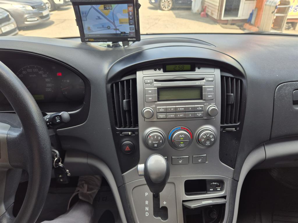 HYUNDAI Starex - Vista 11
