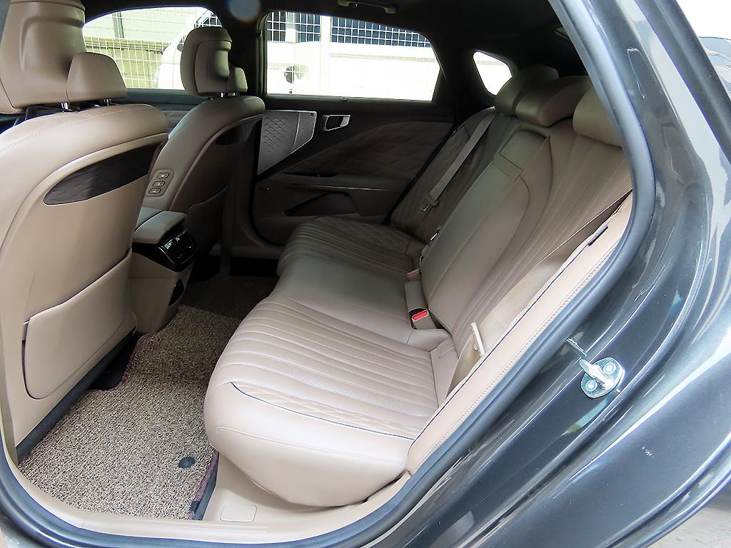 KIA K8 - Vista 6