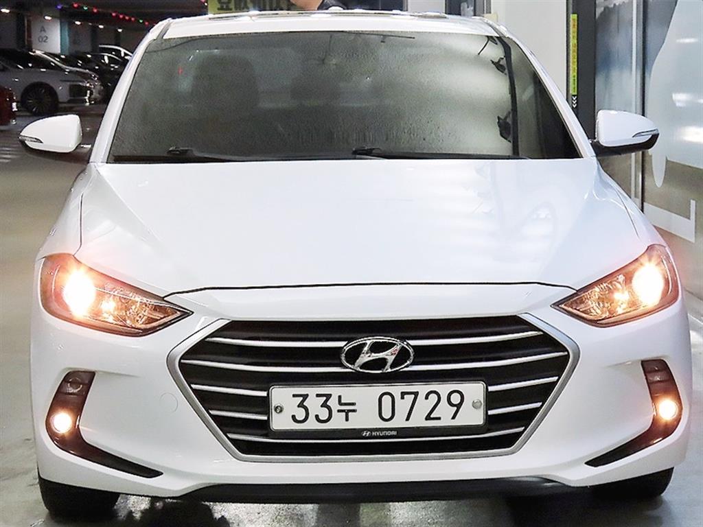 HYUNDAI Avante - Vista 2
