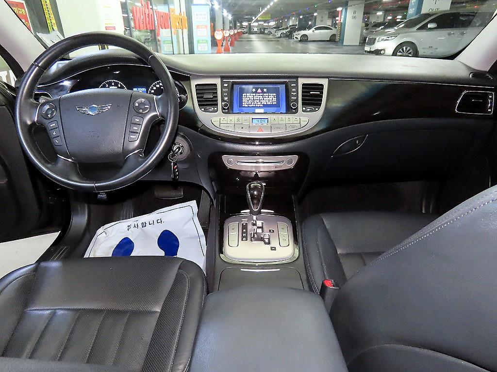 HYUNDAI Genesis - Vista 10