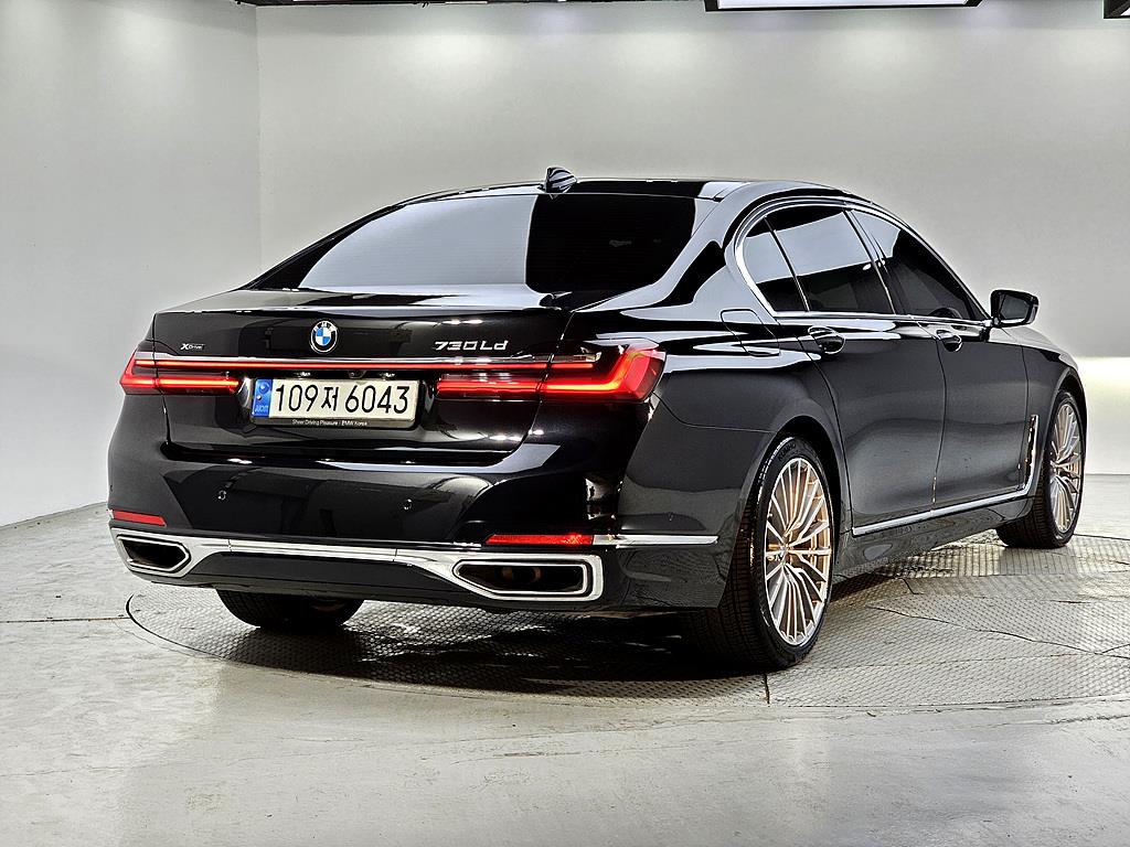 BMW 7 Series - Vista 4