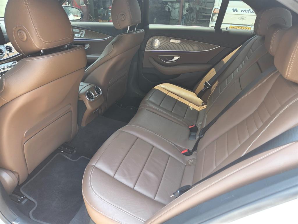 Mercedes Benz E class - Vista 7