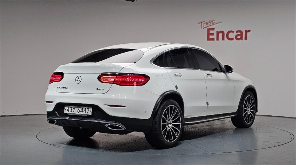 Mercedes Benz GLC Class - Vista 2