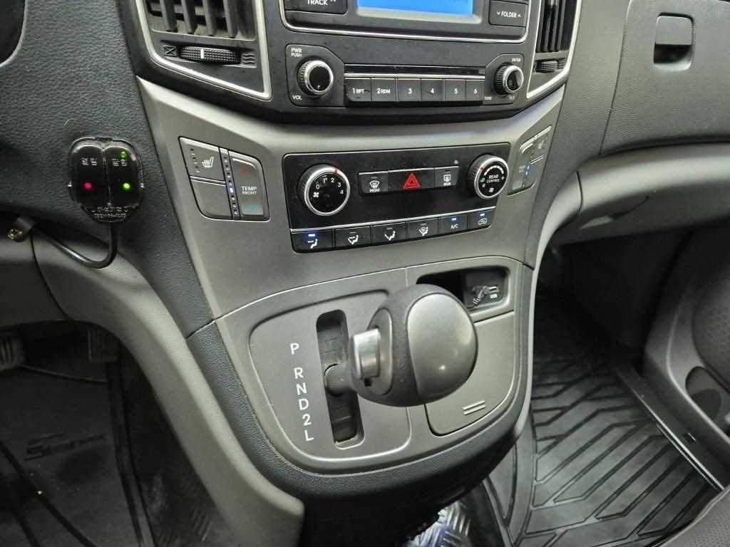 HYUNDAI Starex - Vista 8
