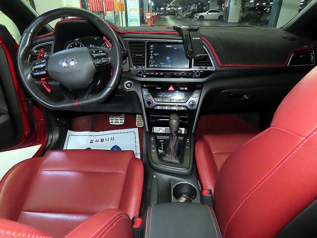 HYUNDAI Avante - Vista 10