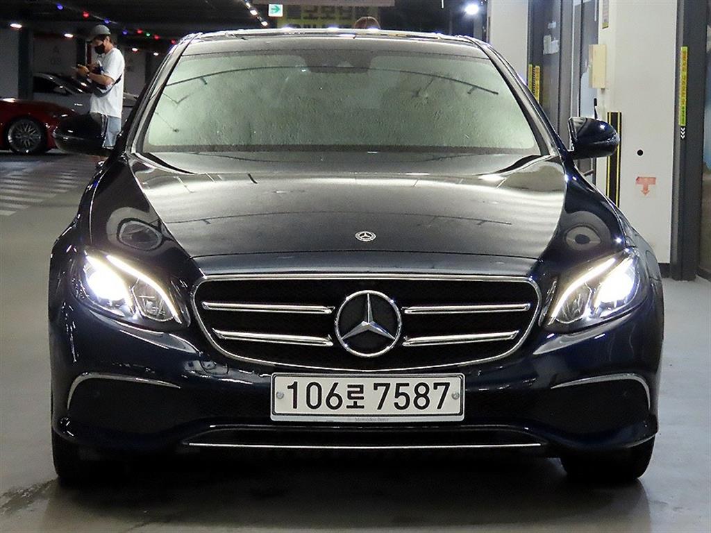 Mercedes Benz E class - Vista 2