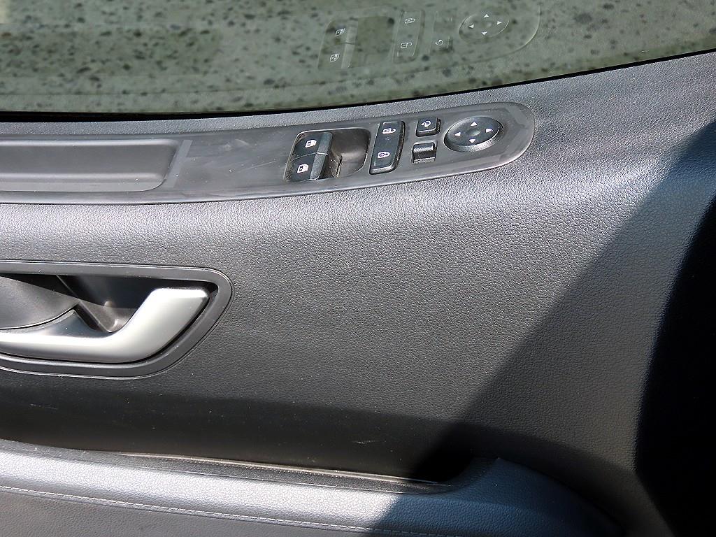 HYUNDAI Staria - Vista 11