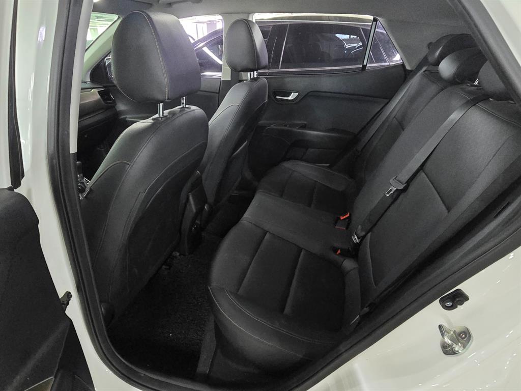 KIA Stonic 2018 Blanco - Importación desde Corea - HF Imports Iquique - Foto 13