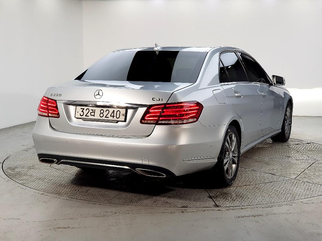 Mercedes Benz E class - Vista 4