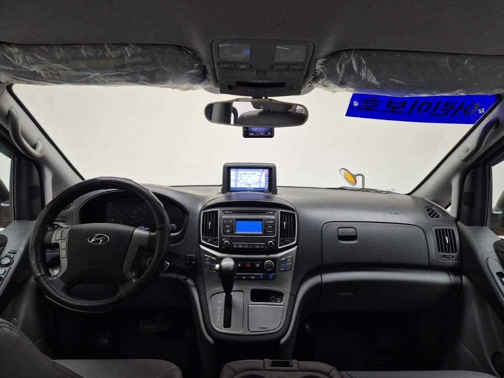 HYUNDAI Starex - Vista 7