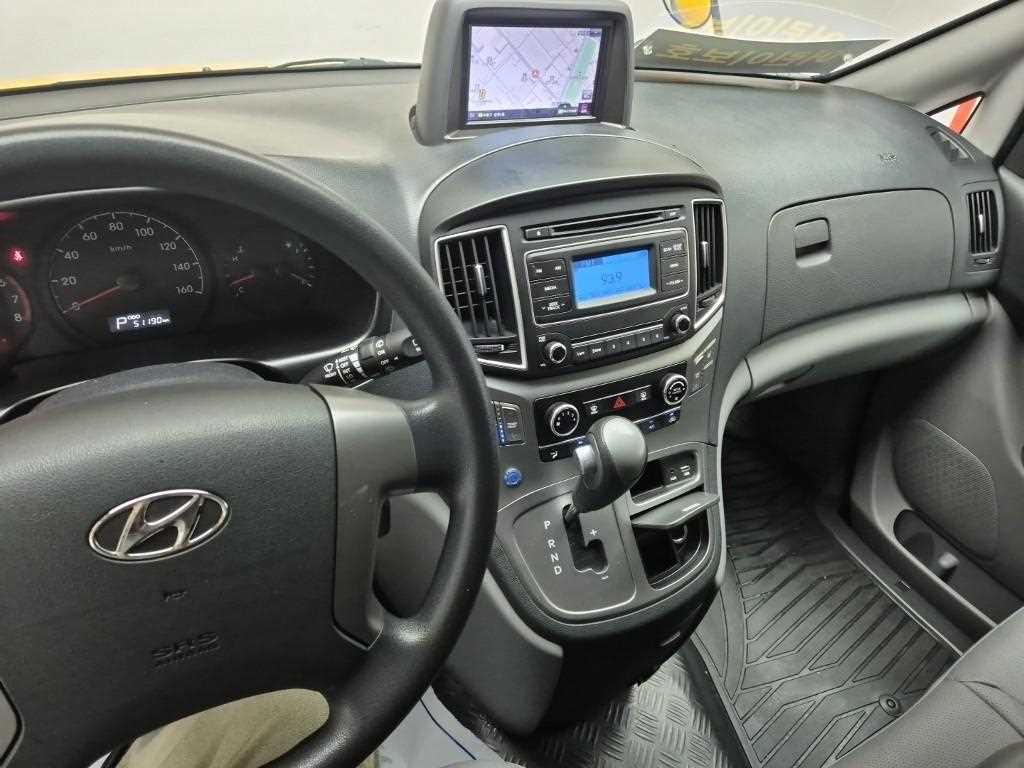 HYUNDAI Starex - Vista 10