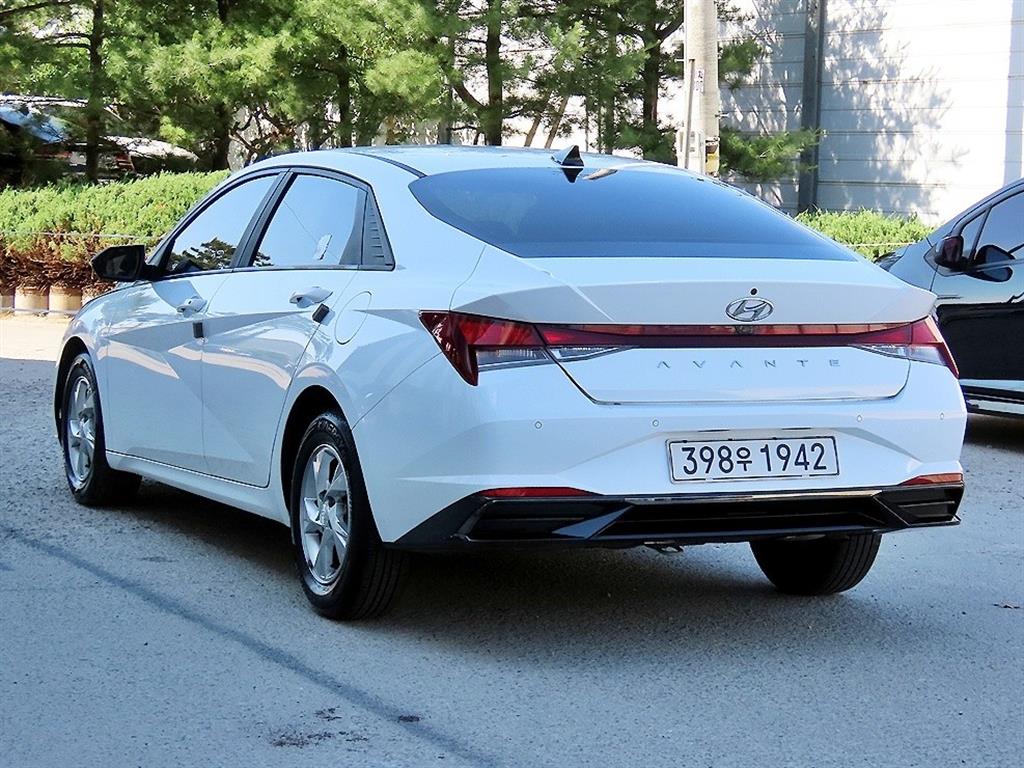 HYUNDAI Avante - Vista 3
