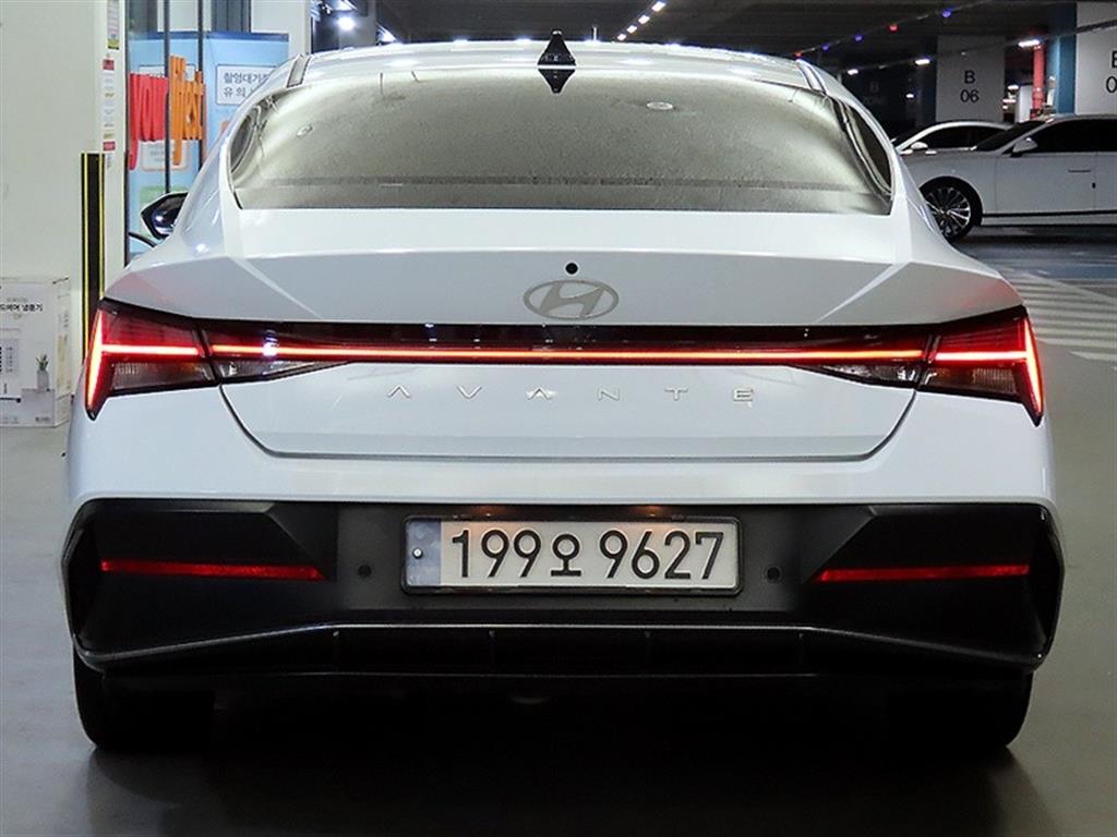 HYUNDAI Avante - Vista 5