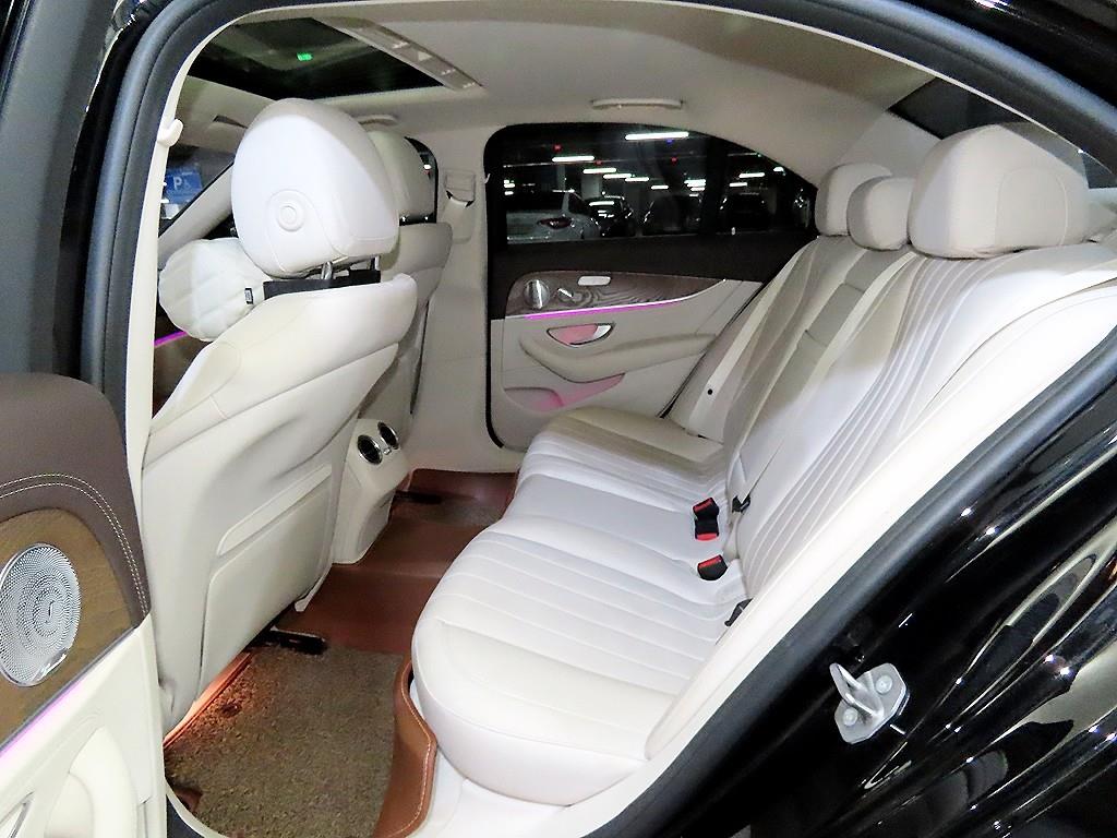 Mercedes Benz E class - Vista 7