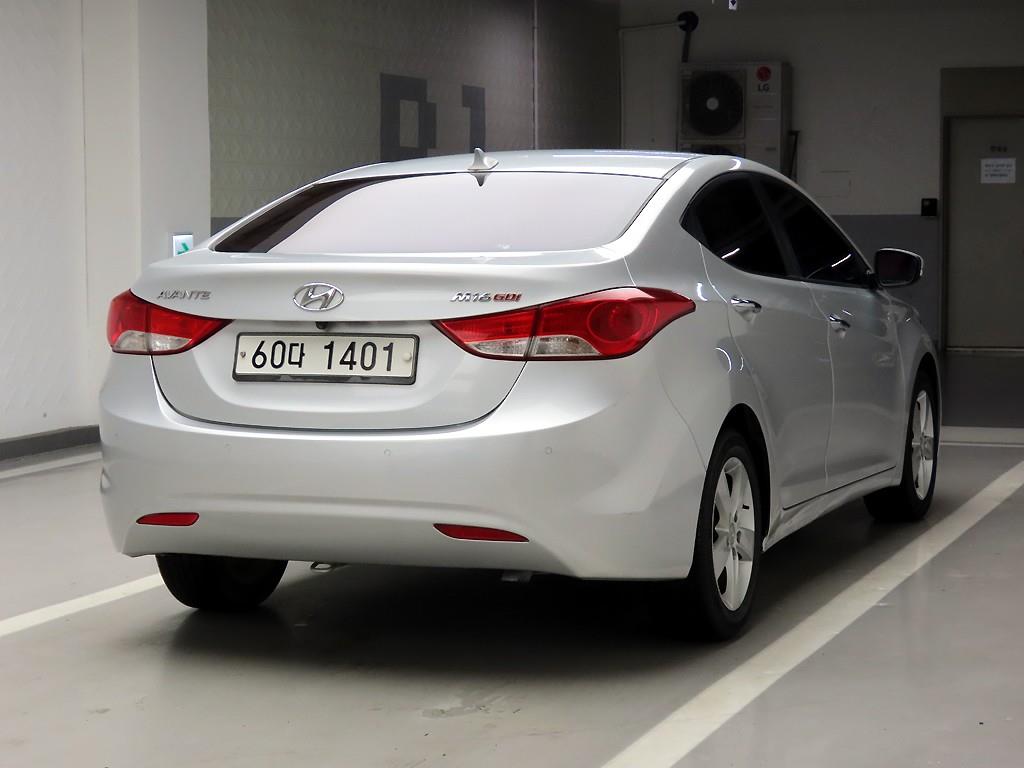 HYUNDAI Avante - Vista 4