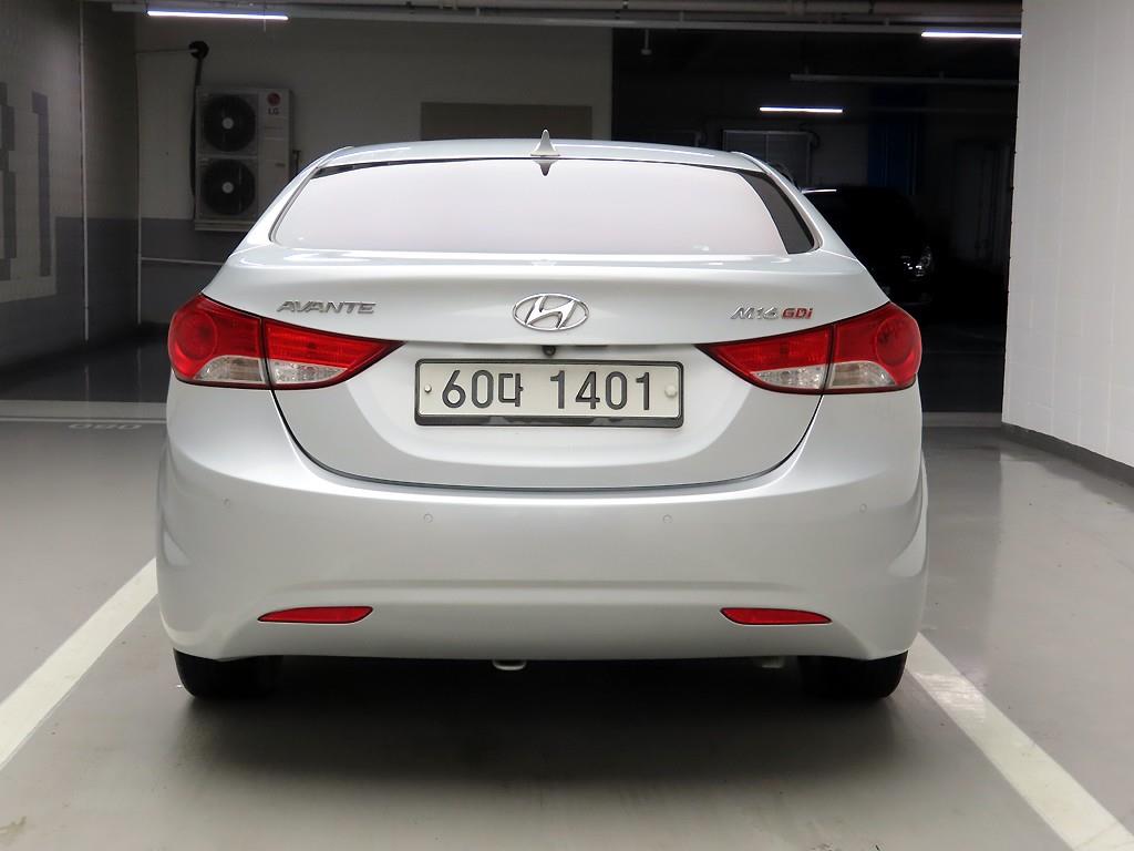 HYUNDAI Avante - Vista 3