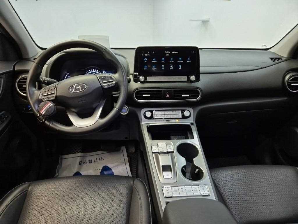 HYUNDAI Kona - Vista 7