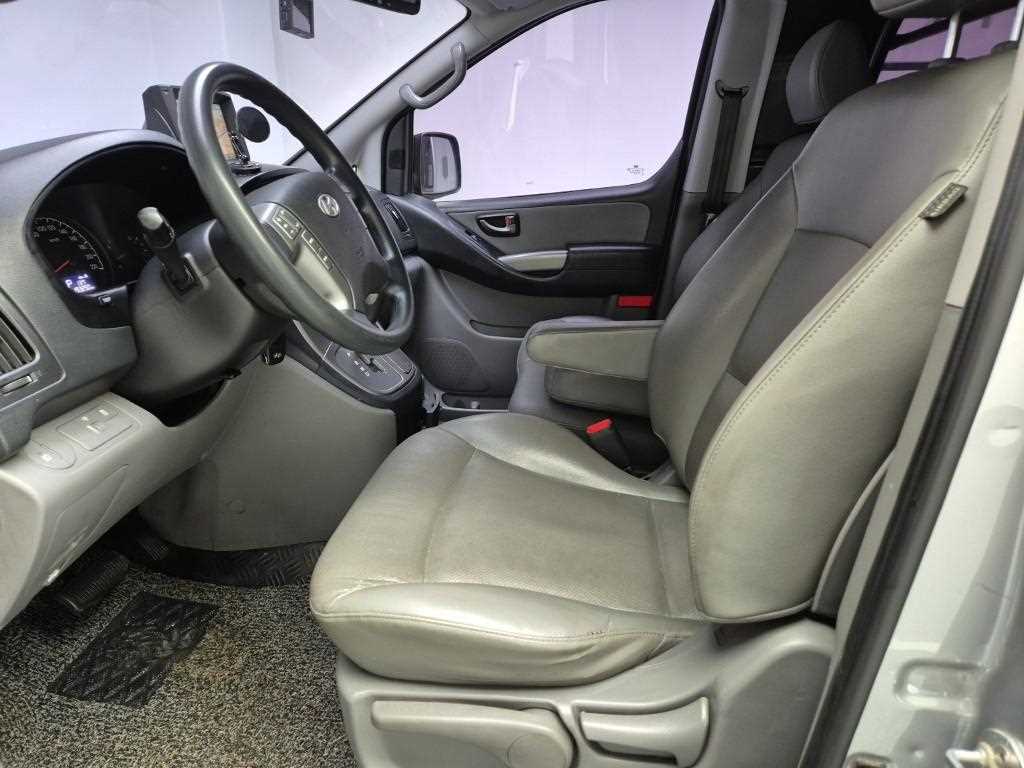 HYUNDAI Starex - Vista 11