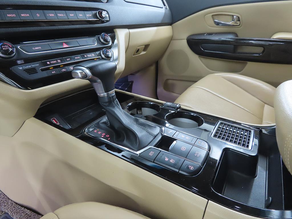 KIA Carnival - Vista 11