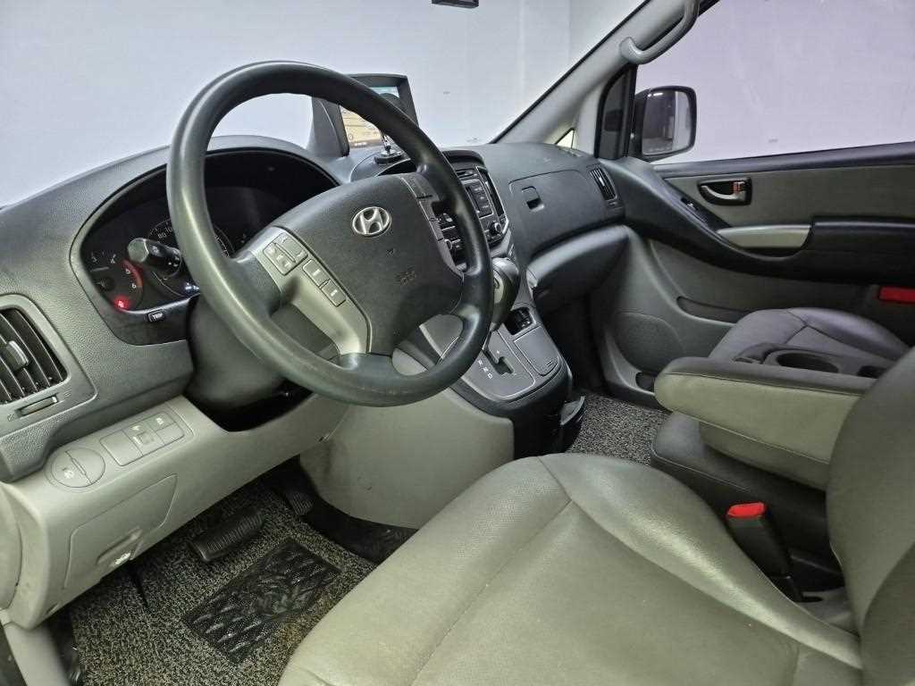 HYUNDAI Starex - Vista 7